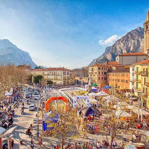 Il ciclismo in piazza - Lecco 2013